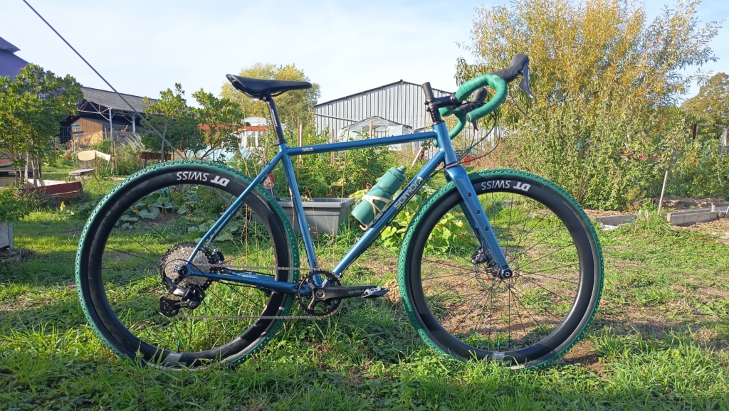 Gravel Sombra Grus pneus édition limitée